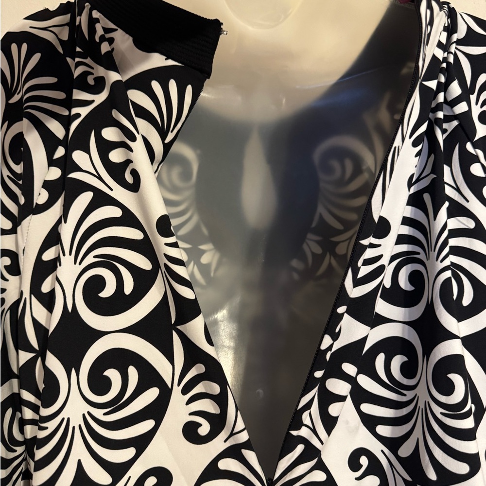 Nicole Miller Black/White Blouse w/Blue Trim & Neckline Detail 40" BUST #1 - Picture 8 of 11